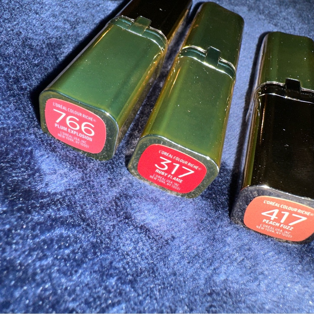 Womens MakeUp Bundle ***72***   L'Oreal Lipstick Set